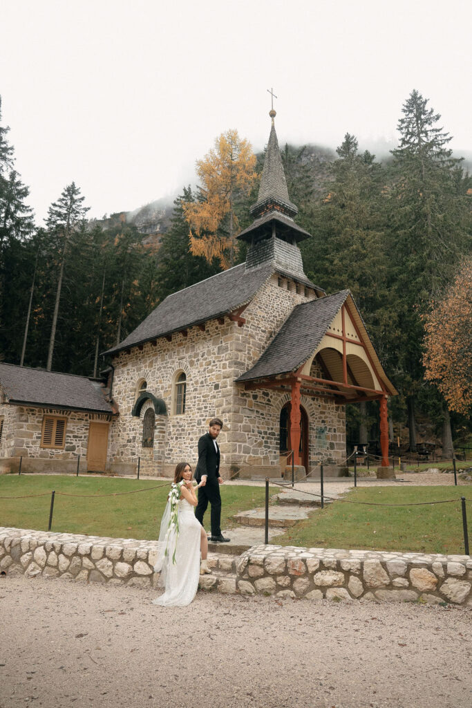 Dolomites elopement at Lago di Braies